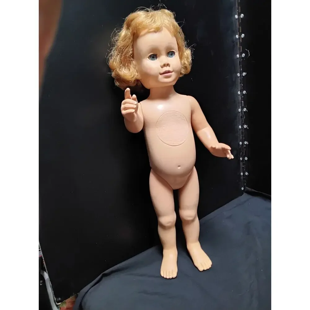 1St Issue Chatty Cathy Blond Blue Eyes with Freckles Original Outfit